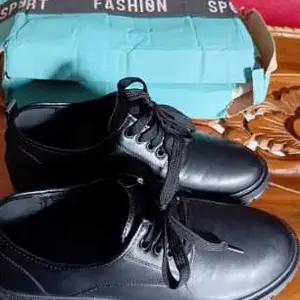 Sepatu Docmart Pria Formal Kulit Low Boots Pantofel Kerja Casual Hitam Pria