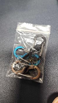 Product Review of Gantungan Metal S-biner carabiner  Premium Quality spring hook with Safety Lock from A**e 0