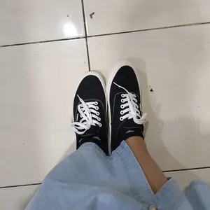 Brick Mansions - Britannica Black White Sepatu Sneakers Casual Sekolah Pria Wanita