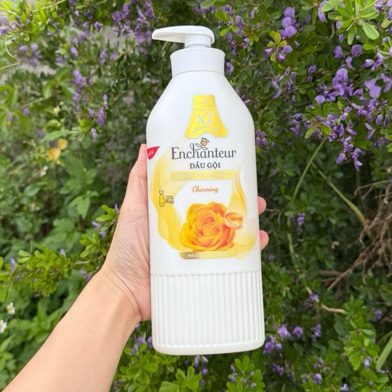Dầu Gội Enchanteur Dưỡng Tóc Siêu Mượt Charming 650g