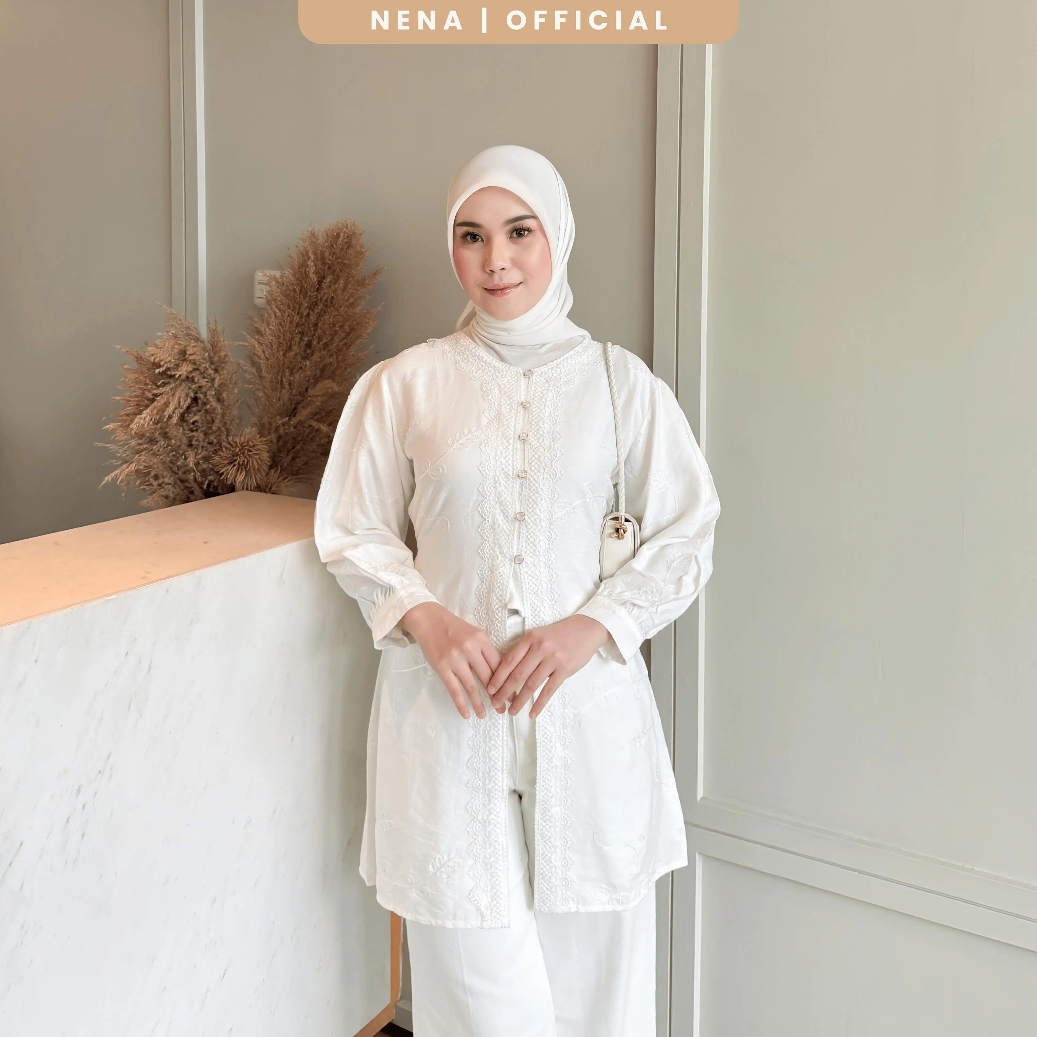 Broken White Linen Bordir