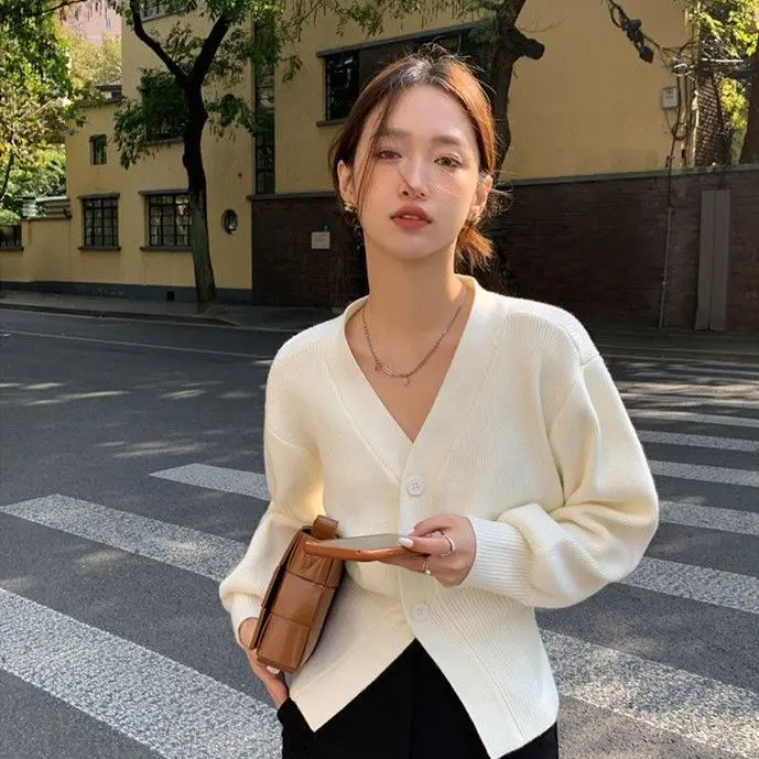 Trendy Short V-Neck Knitted Cardigan Sweater for Women, Vintage Lazy Style Long Sleeve Outerwear, Winter Fashion