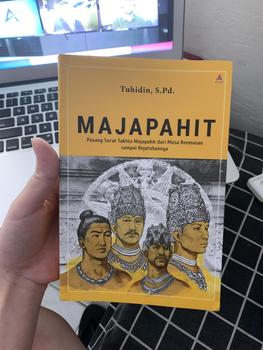 Product Review of BUKU Majapahit : pasang surut takhta majapahit dari masa keemasan sampai kejatuhannya from g**s ** 0