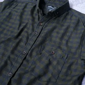 Kemeja Flanel Timeless Look – Outfit Favorit Sepanjang Masa