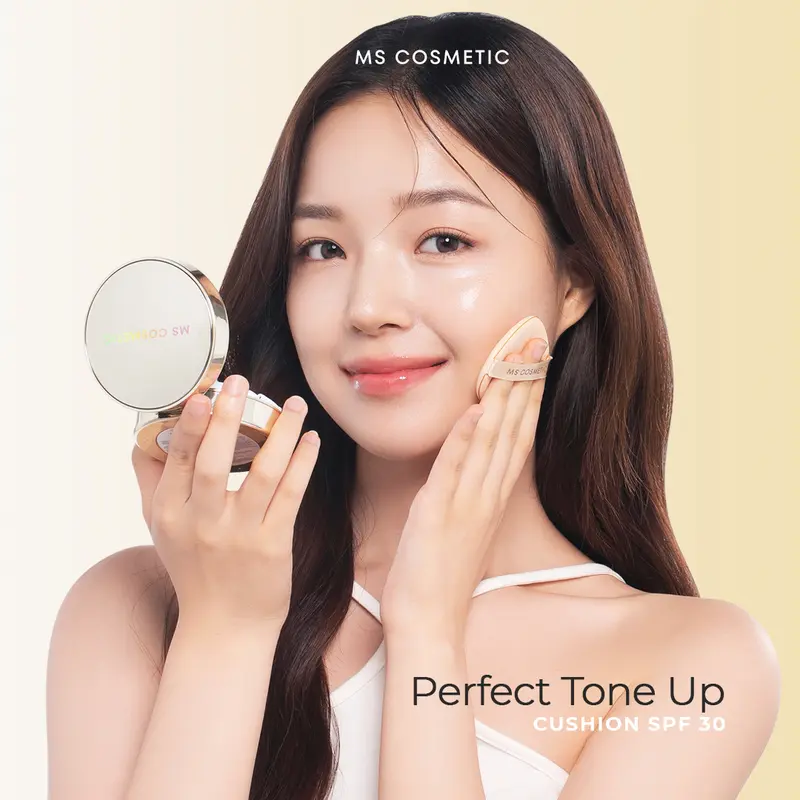 Perfect Tone Up Cushion SPF 30 - Cushion Foundation dengan kandungan Niacinamide untuk menyamarkan noda hitam sekaligus memberikan tampilan wajah cerah, lembap, dan bebas kering sepanjang hari. 2
