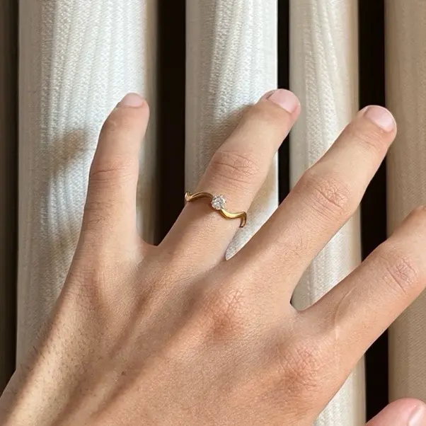 Cincin Titanium Anti Karat Wanita Mata Satu Rings Gelombang Solitaire