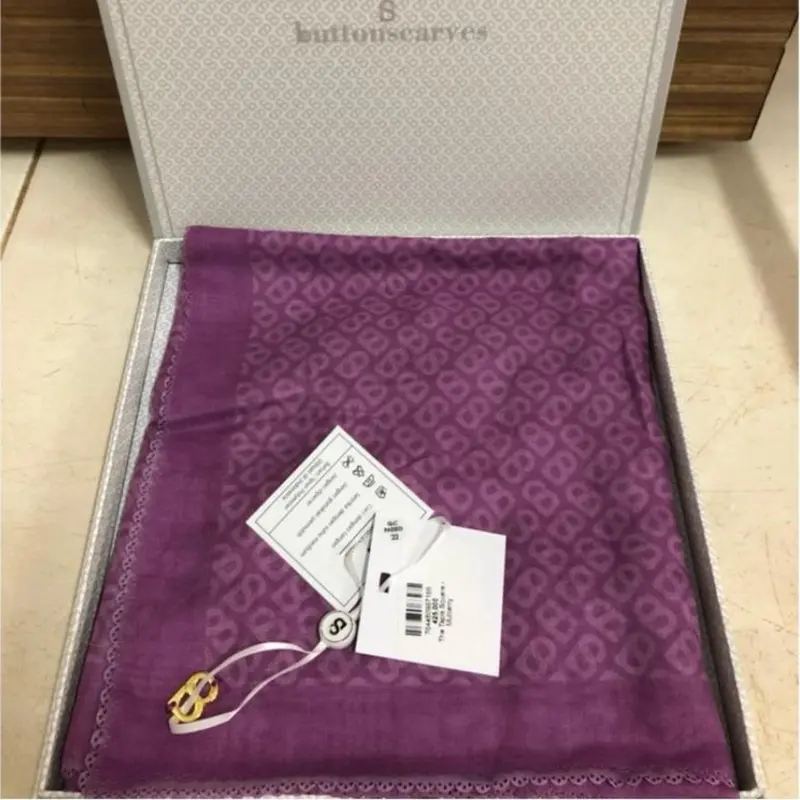 BUTTONSCARVES HIJAB TAPIS SERIES 0