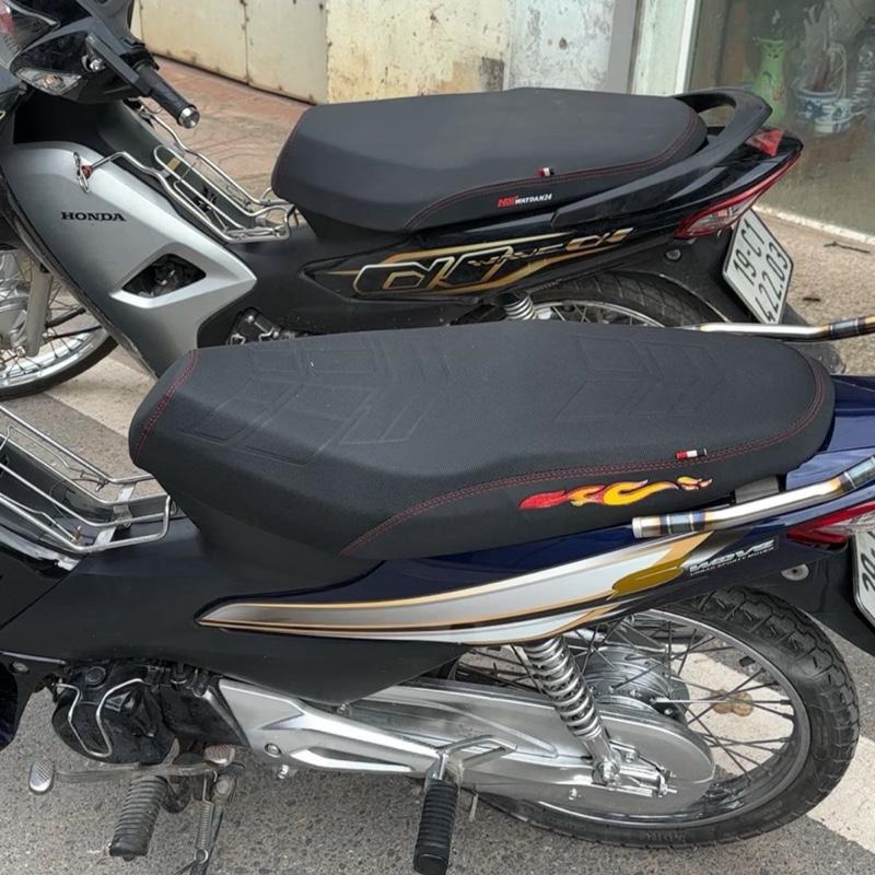 Yên gọt 2 tầng lắp cho các đời xe wave 50-100-110 yên gọt 2 tầng mút trắng in viền 4D 2 bên yên xe máy