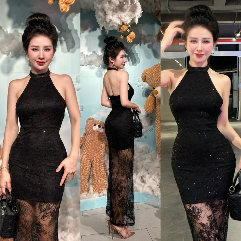  Đầm yếm ren kim sa ôm body sang chảnh nổi bật chất vải ren hoa đính kim sa bling bling cực kì đẹp độ co giãn nhẹ có lớp lót ôm fix dáng sang chảnh cực kì. Đầm có sẵn mút v1 cho nàng dễ mặc phù hợp cho nàng đi chơi tiệc tùng đi hẹn hò. 