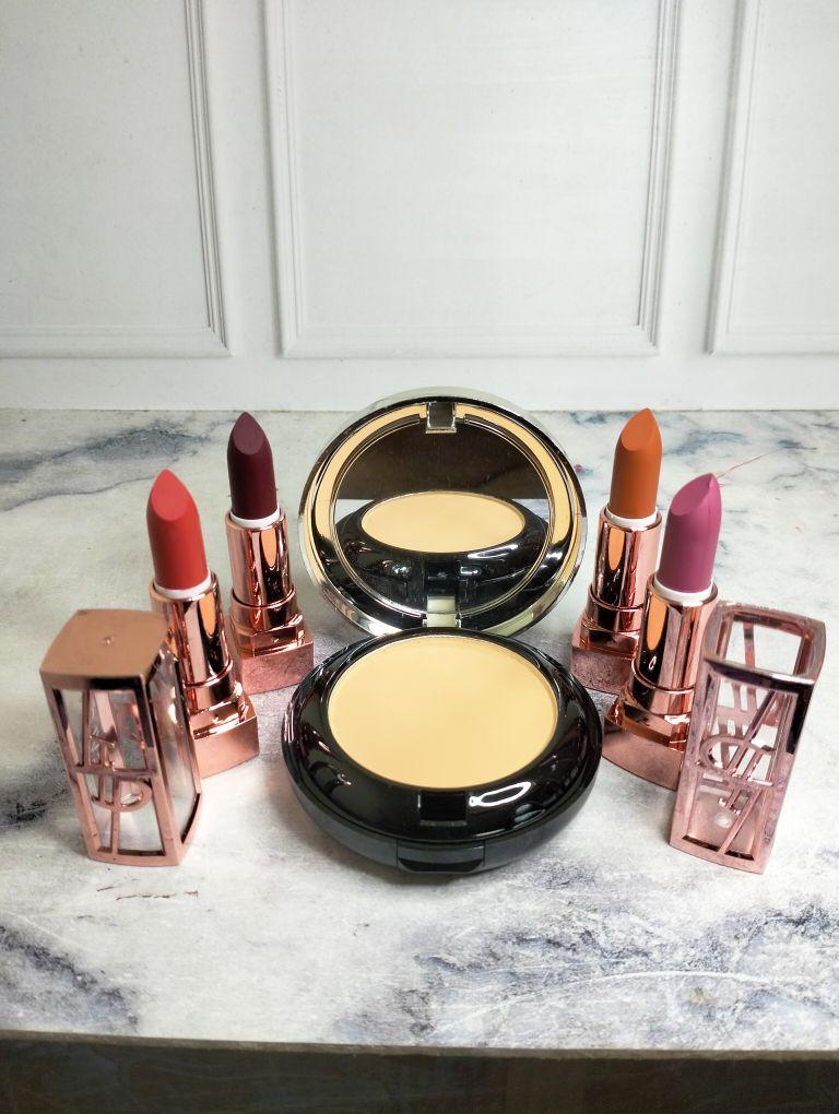 Product Introduction of 1 Set Bedak padat Foundation dan cair plus Lipstick putar matte tahan lama waterproof Lipstik Bibir 6