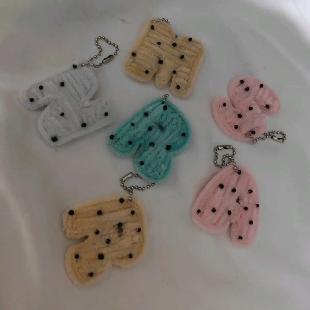 Gantungan Kunci/ Keychain/ gantungan tas Alfabet by MeBee Craft Gift Souvenir Ganci