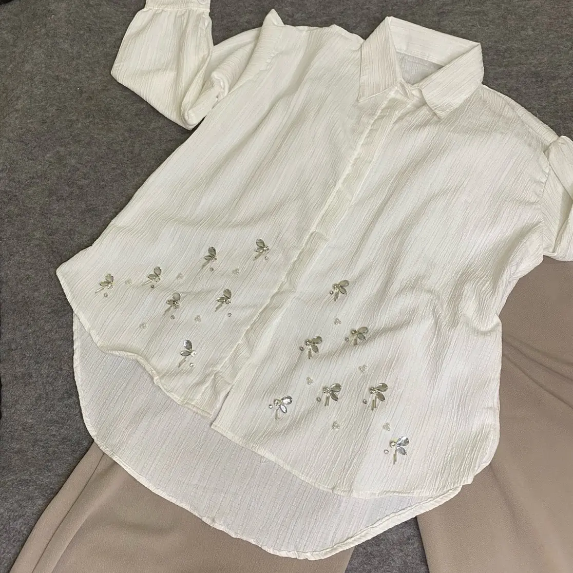 Anara blouse/kemeja payet/kemeja cantik wanita /kemeja kantor wanita/kemeja old money /kemeja perempuan/blouse korea /Blouse kantor/blouse ootd /kemeja oversize