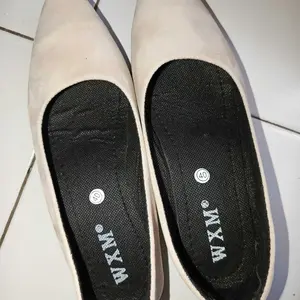 WXM Sepatu Wanita Flatshoes Kekinian Lembut Trendy Kerja Hitam Model WXM Comfortable & Stylish