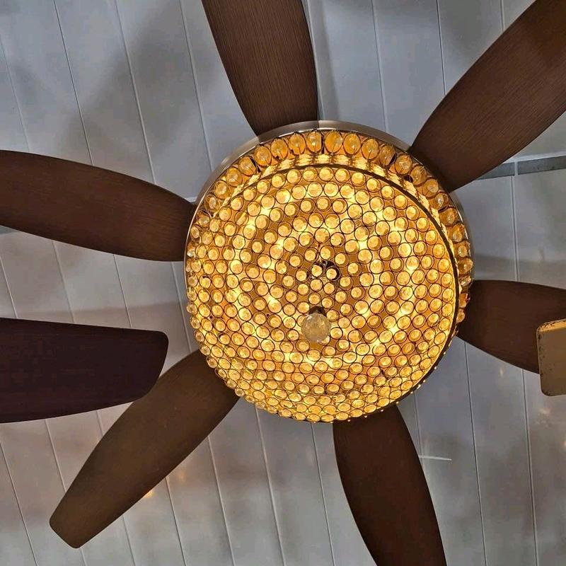 [602 HÀNG LOẠI 1]quạt trần 6 cánh ABS động cơ lõi đồng hàng có dây cáp an toàn chao đèn pha lê có điều khiển 6 số 3 chế độ ánh sáng đèn.Sử dụng làm mát và trang trí cho mọi không gian nhà