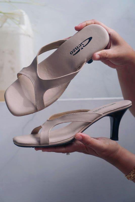 Sandal Heels Wanita Terbaru Hak 5cm Brand Cenzo Kualitas Juara / Sandal Hils Wisuda / Sandal Wanita heels Kondangan / Sandal Wanita Lebaran Hak Sedang Nyaman & Aman dipakai Sandal Heels Wanita Terbaru Hak 5cm Brand Cenzo Kualitas Juara / Sandal Hils Wisuda / Sandal Wanita heels Kondangan / Sandal Wanita Lebaran Hak Sedang Nyaman & Aman dipakai