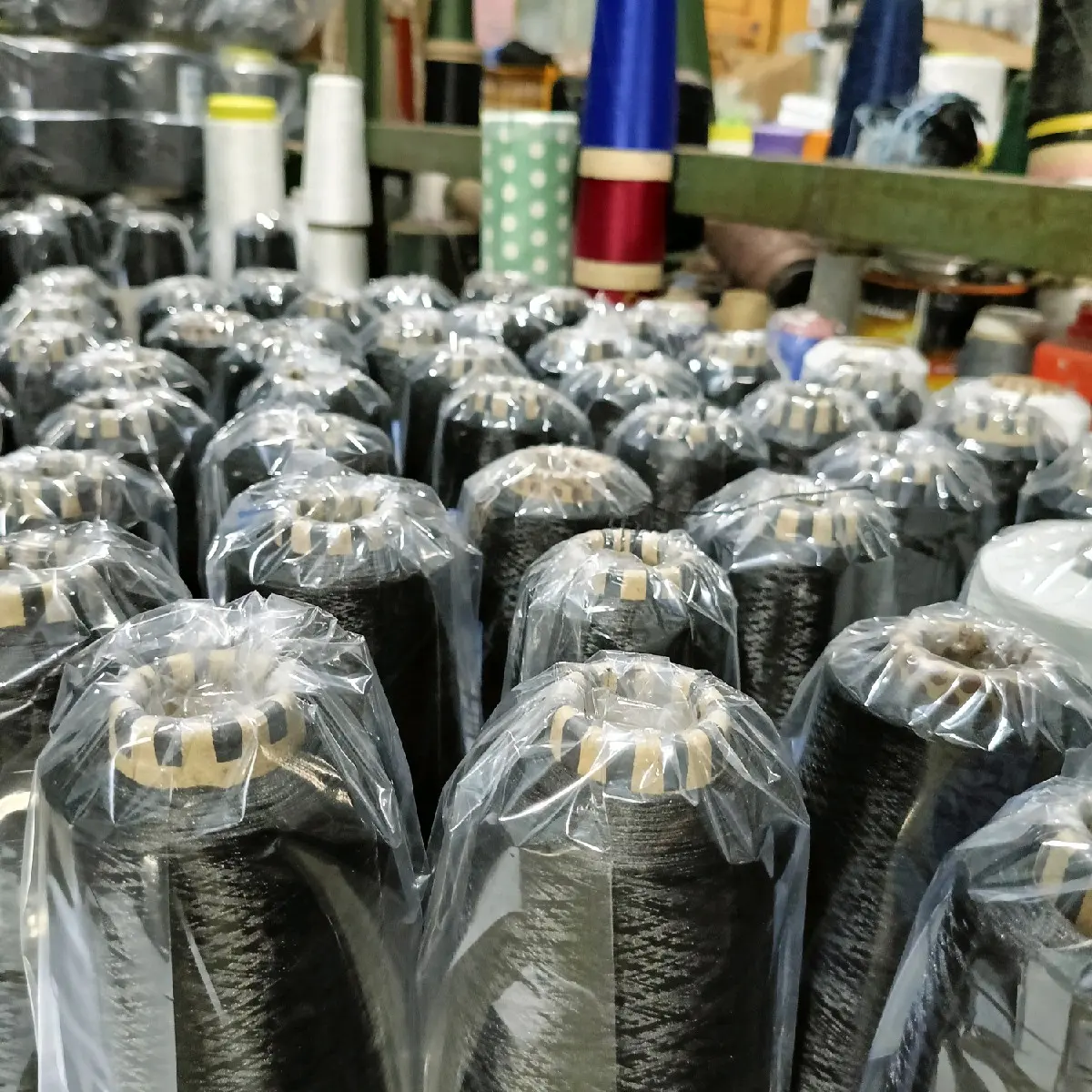 benang obras polyster 150/48 hitam (150gram)
