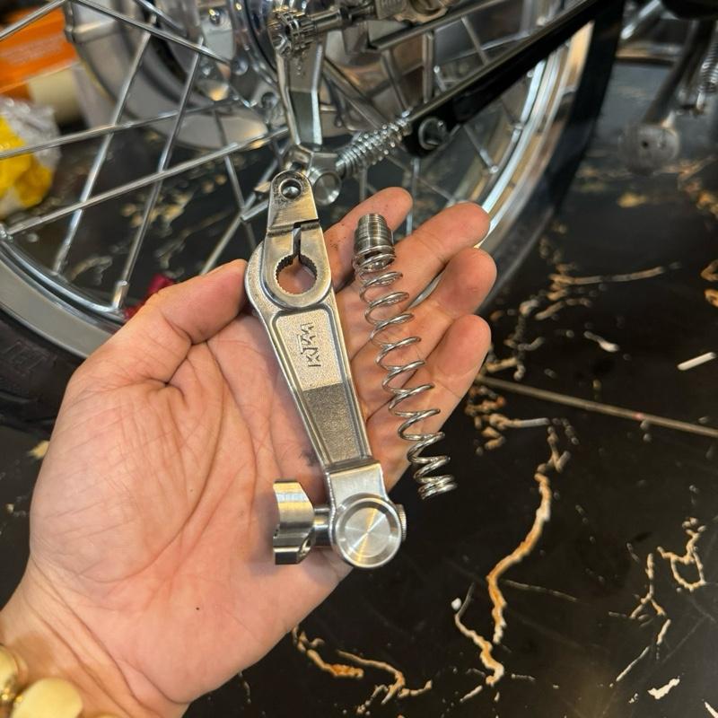  Càng thắng sau inox 304 mẫu KTM thaiIan. Kèm lò xo thắng sau. Gắn cho nhiều dòng xe số  wave dream future các đời  