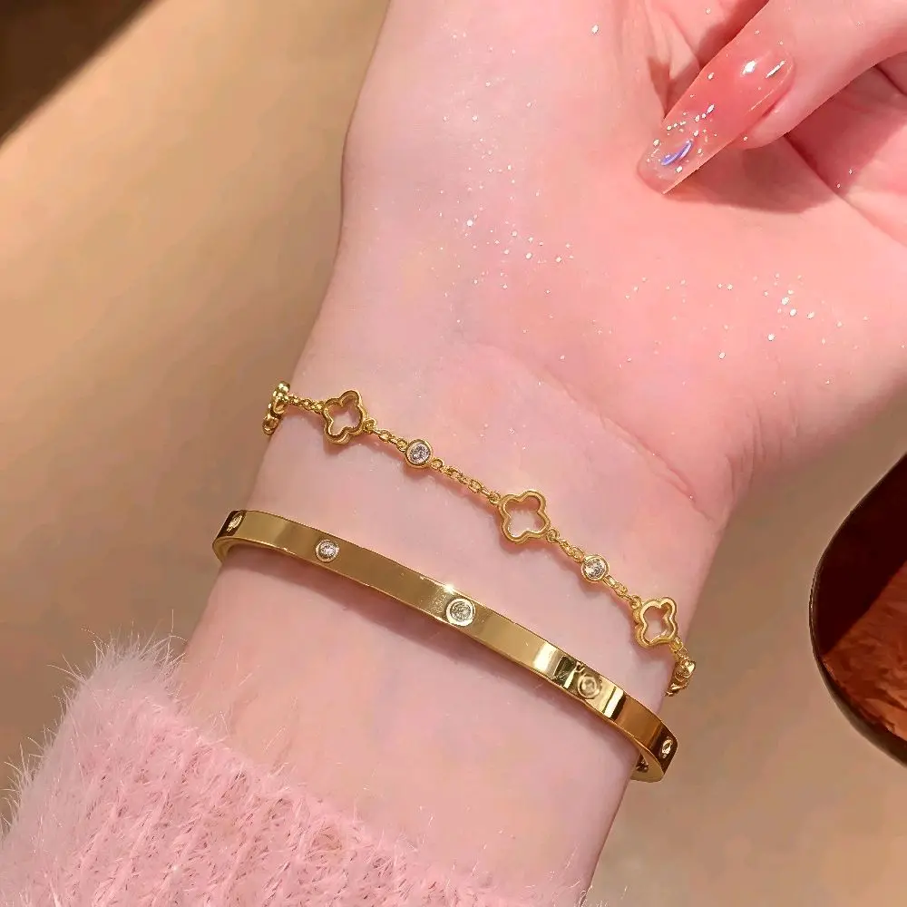 Aksesoris Wanita Custom Titanium Fashion Bracelet dengan Desain Heart dan Rhinestone Elegan Gelang
