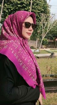 Product Review of Lc ttk 3 mirror / Autograph series semi ori button scarves with metal logo B bahan Voal sublin Nyaman dan Lembut , kemasan kotak exlusive, kerudung segiempat semua kegiatan hijab persegi from S**i b** 0