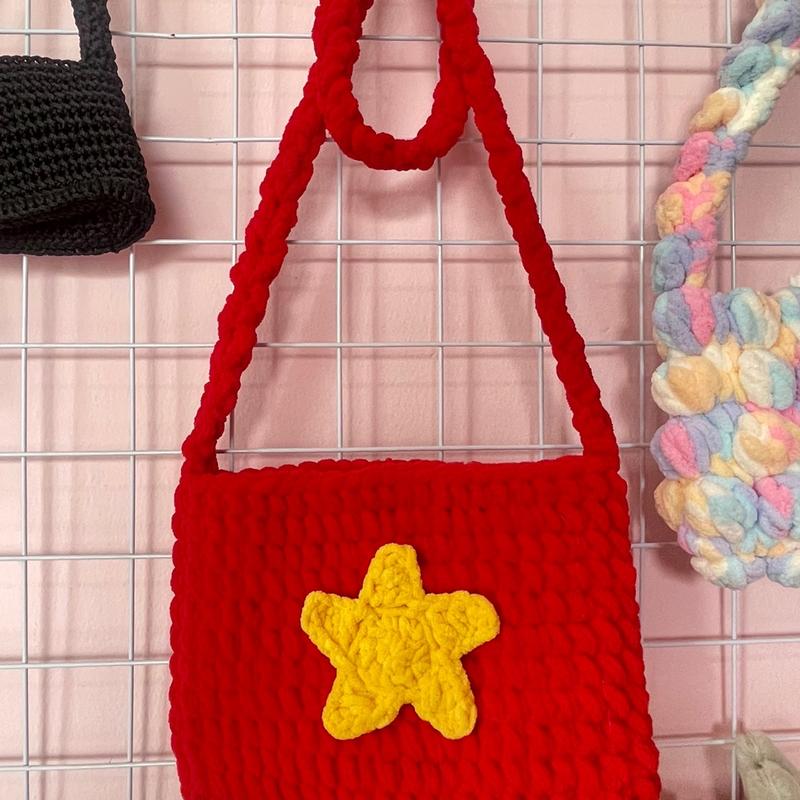 Túi đỏ sao vàng bằng nhung đũa, mềm mịn, size to 4