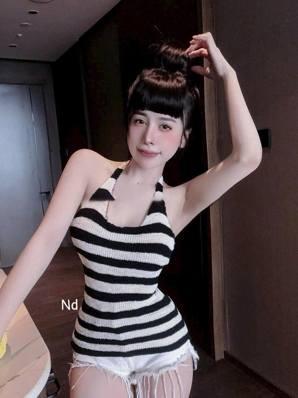  Áo ba lỗ len cổ yếm xinh hở lưng hoạ tiết sọc ngang quyến rũ 