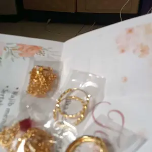 Satu Set Kalung Liontin Merah Beserta Gelang, Anting dan Cincin Perhiasan