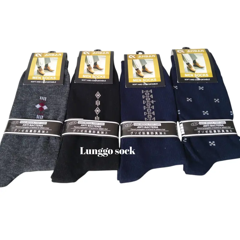3 Pasang Kaos Kaki Panjang Pria Tebal Antibakteri Motif Hitam Dewasa Unisex Nyaman Katun 4