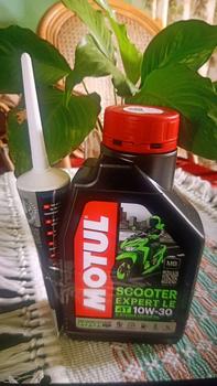 Product Review of OLI MOTUL SCOOTER EXPERT LE SAE 10W-30 800 ML - 1 LITER  (HIJAU) ORIGINAL Kendaraan Mesin Motor Motorcycle Oil from A**a 0