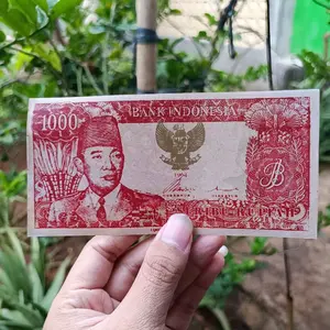 Koleksi Uang Uka2 1000 Soekarno Merah Antik