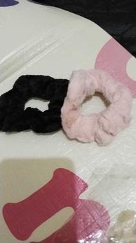 Product Review of YBL-COD  Ikat Rambut Scrunchie Hijab Gelang Hairband Kunciran Lingkar Besar Bulu Lembut Korea Motif Polos (BELI LOKAL) from L**a H**i D**g Y**. ❤** 1