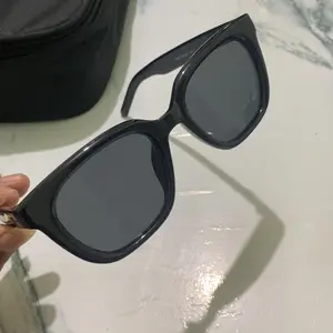 Kacamata Hitam UV400 Bingkai Kecil Persegi Gaya Pria Vintage Black Lensa Sunglasses