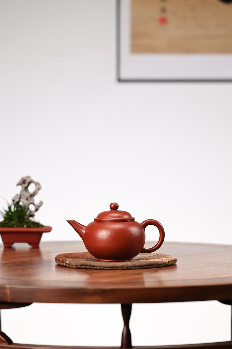 Product Introduction of Chinese Yixing purple clay teapot 100% natural purple clay teapot zhuni shuiping teapot 200 ml 8