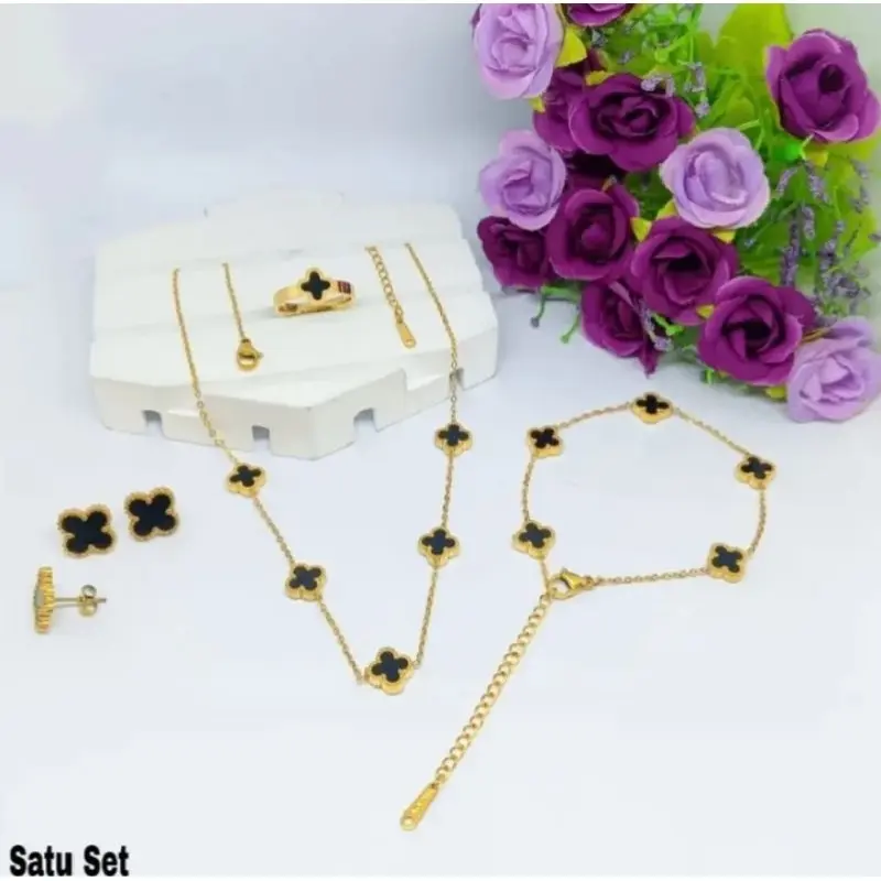 Set Perhiasan Wanita Titanium Anti Karat Lengkap dengan Anting Tindik dan Kalung