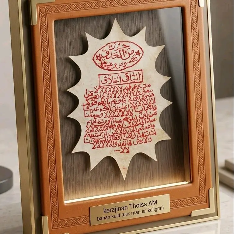 Kerajinan Tholss AM Bahan Kulit Tulis Manual Kaligrafi Dengan Desain Unik Dan Elegan