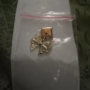 Pikora Pendant Charm Editions - Bisa Custom Huruf & Bunga, Cocok Couple/Aesthetic/Korean Style, Hadiah Bracelets Perak Emas Wanita