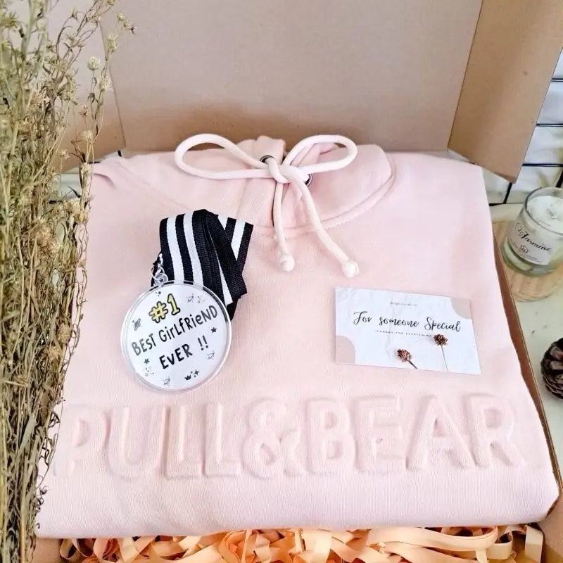 ￼Hampers Sweater Hoodie Gift Box Girly Cewek Kado Ulang Tahyn Special / Hampers special Cewek / Kado Cewek Special / Hampers Lebaran 4