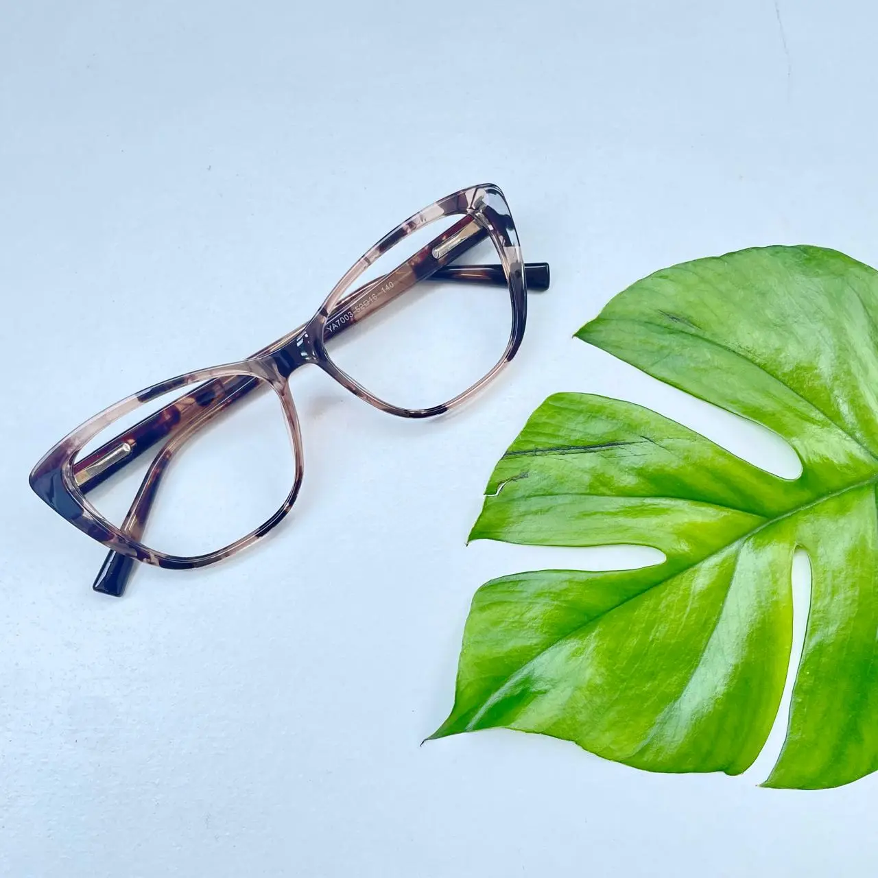 {BELI 1 PCS MINUS GRATIS 1 KACAMATA NORMAL}Kacamata Cat Eye Fashion Lensa Photocromic & Antiradiasi Minus & Normal Frame Wanita Bluecromic Hitam Plastik Eyewear Glasses Titanium Kacamata Cateye  Blueray
