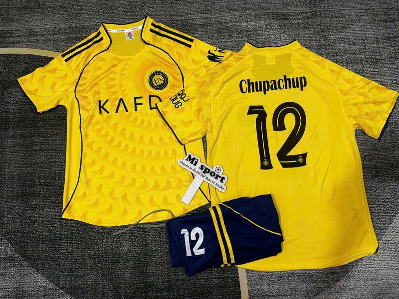 Bộ quần áo bóng đá AL NASSR  - VẢI MÈ HÀN CAO CẤP, LOGO THÊU. IN TÊN SỐ