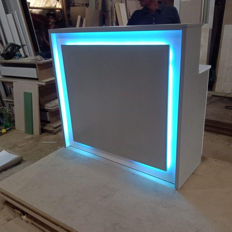 MEJA KASIR RESEPSIONIS MINIMALIS TERLARIS