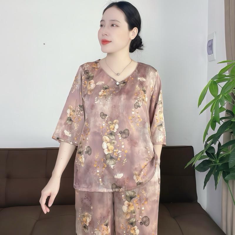 Đồ bộ trung niên N H I cho mẹ cổ giọt nước cài nút tay lỡ quần dài ống suông rộng chất liệu lụa satin lạnh mềm mát không nhăn may kĩ.