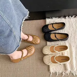 Sepatu Kucing Romantis Gaya Prancis Lembut Tepi Datar dan Mulut Dangkal untuk Wanita Model Baru Musim Panas Cocok dengan Rok dan Soley Lunak sandal  couple  ibu  dan  anak sandal  bustong  wanita  2025