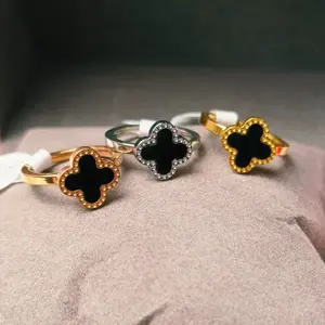 Cincin  clover titanium untuk perempuan mewah elegant kekinian ati karat tidak luntur,Cincin wanita titanium best seller