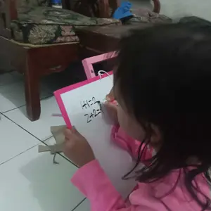 papan tulis anak Labubu dan kuromi gratis  Penghapus dan spidol Putih Belajar Asli