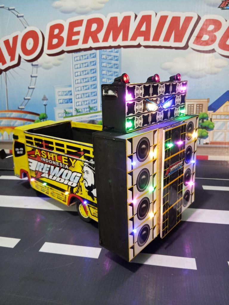 AF MINIATUR _miniatur Truk Horeg dengan Sound System Bahan Triplek Ukuran 25x27x7cm Bisa Bunyi & Bisa Di Cas Speaker 2 Inch Isi 2pcs Sudah Pake Bluetooth