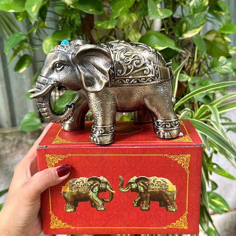 Dụng cụ gạt tàn thuốc hình con V.O.I