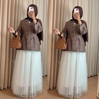 Gambar Delova Wardrobe - DELISA BLOUSE Jaguard Embos Kancing Atasan Premium - Delisa Coklat dari Delova Wardrobe Kab. Bantul 5 Tokopedia