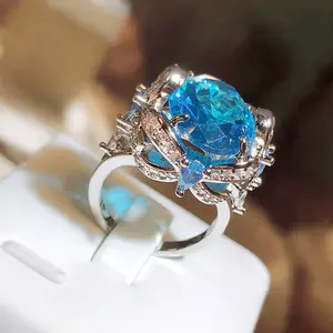 IC15B Cincin Wanita Modis dengan Desain Bunga Zirkon Biru Muda Berkilau Cocok untuk Berbagai Kesempatan Aksesori Elegan