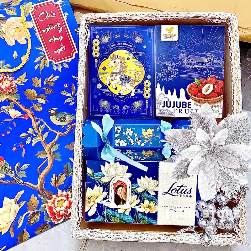 SET Quà Tết 2026 - Bao gồm 4 món (Có hộp, túi xách) làm quà tặng cho người thân, đối tác, trưng bày,..