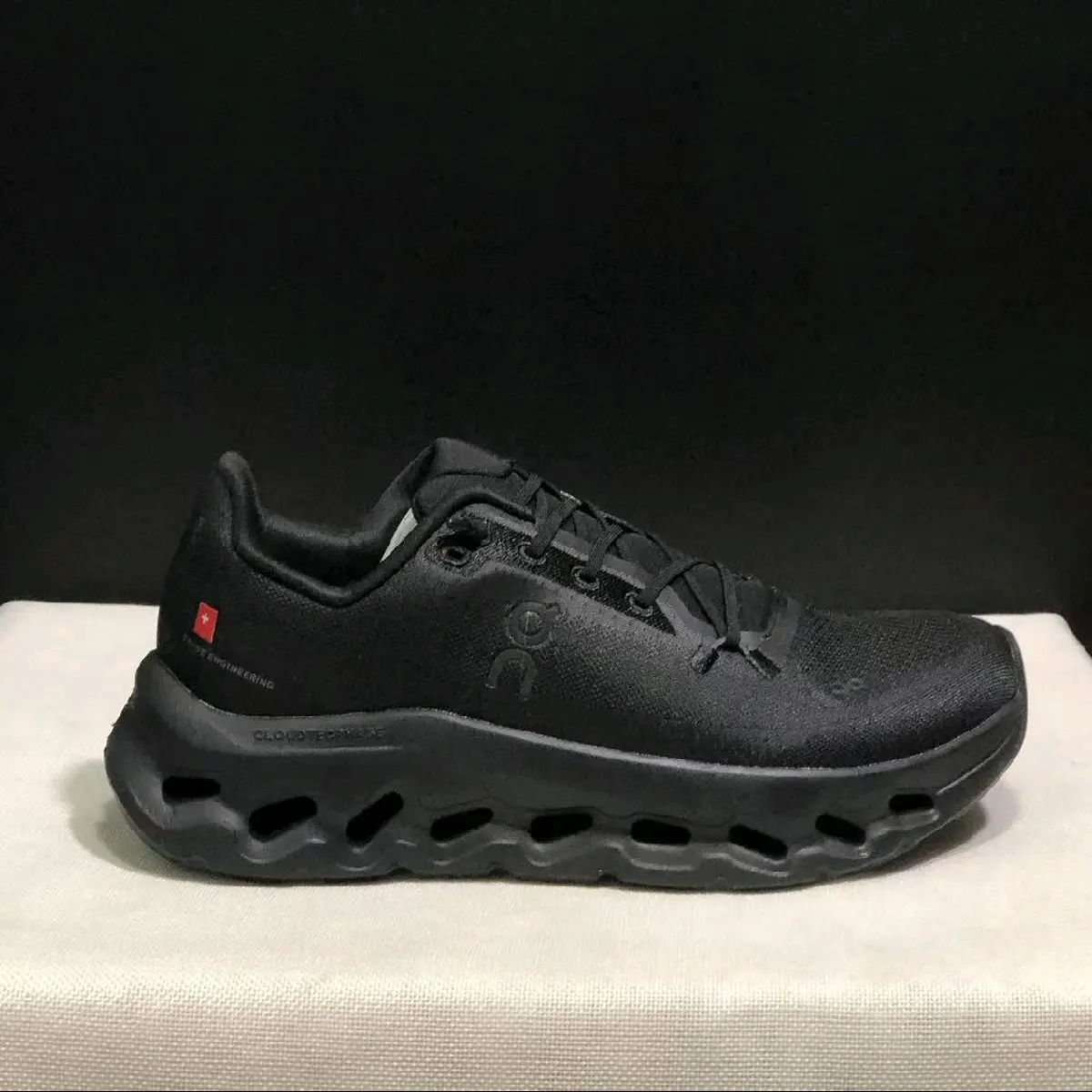 SEPATU ON CLOUDTILT TRIPLE BLACK