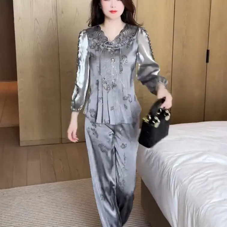 Bộ Đồ Hai Mảnh, Phong Cách Trung Quốc Mới Thanh Lịch Và Sang Trọng, Chất Liệu Lụa Satin Đám Mây Cao Cấp, Thêu Sang Trọng, Thích Hợp Cho Mùa Xuân Và Mùa Hè 2025, Bộ Đồ Áo Và Quần, Dành Cho Nữ